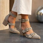 Vivienne | Escarpins en daim avec boucles vintage