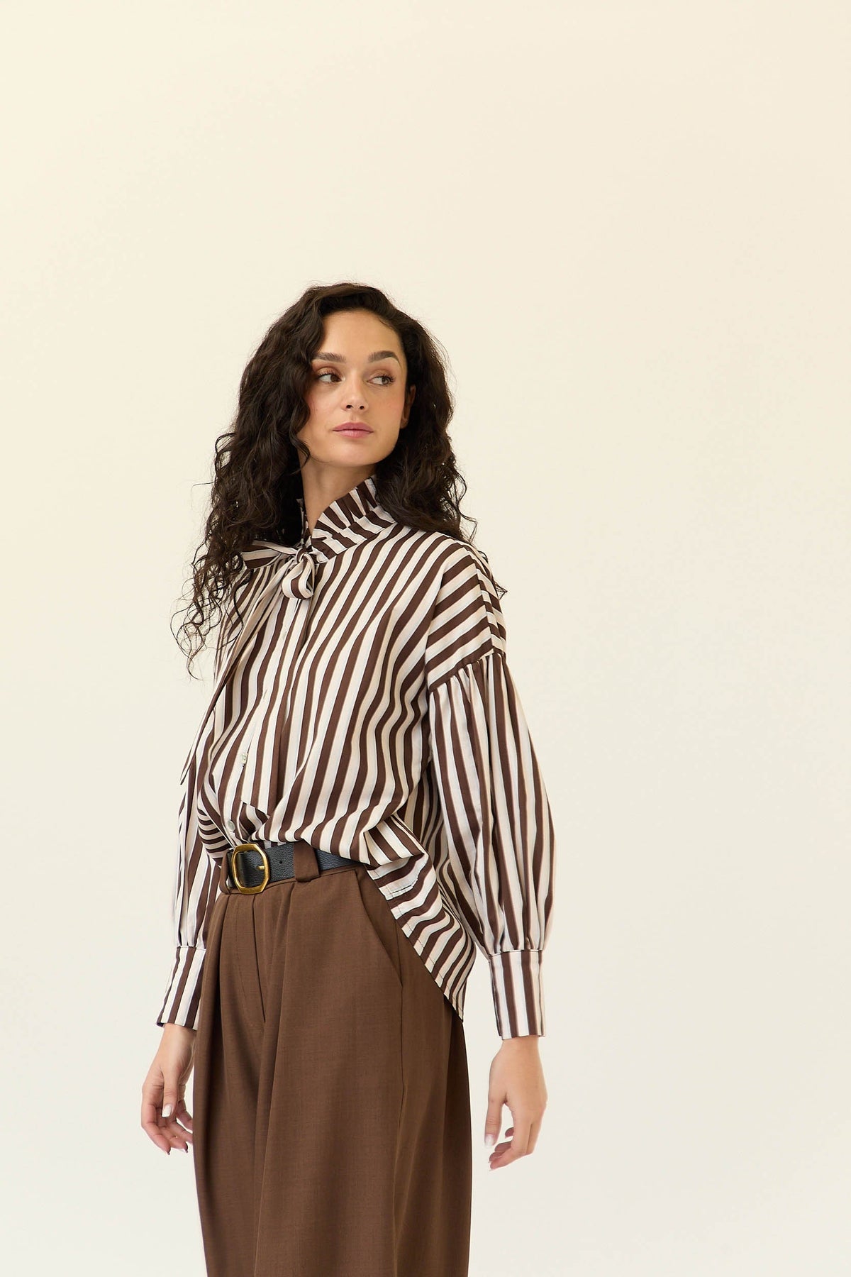 Chemise rayée à nœud col marron