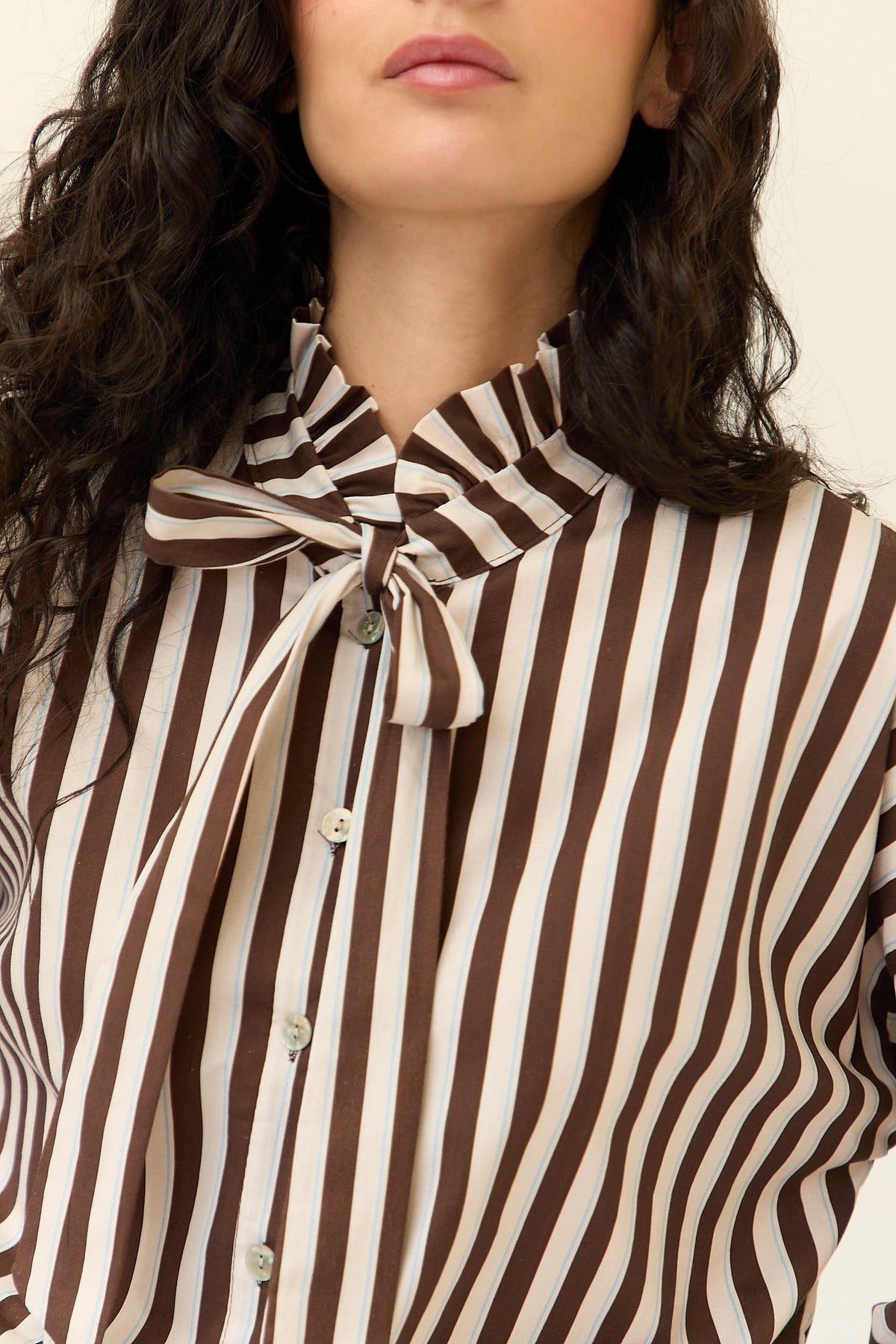 Chemise rayée à nœud col marron
