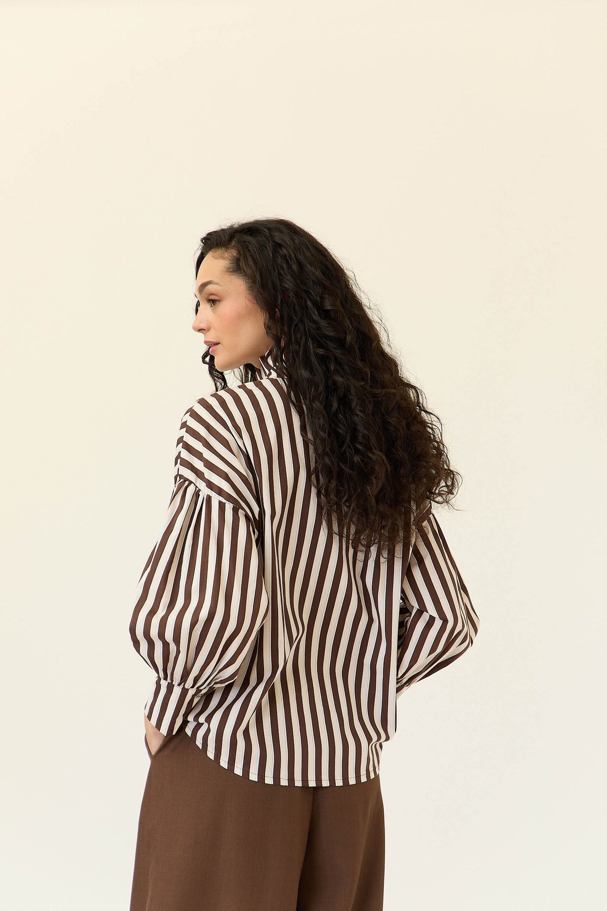 Chemise rayée à nœud col marron