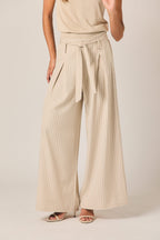 Pantalon large à rayures beige avec lien