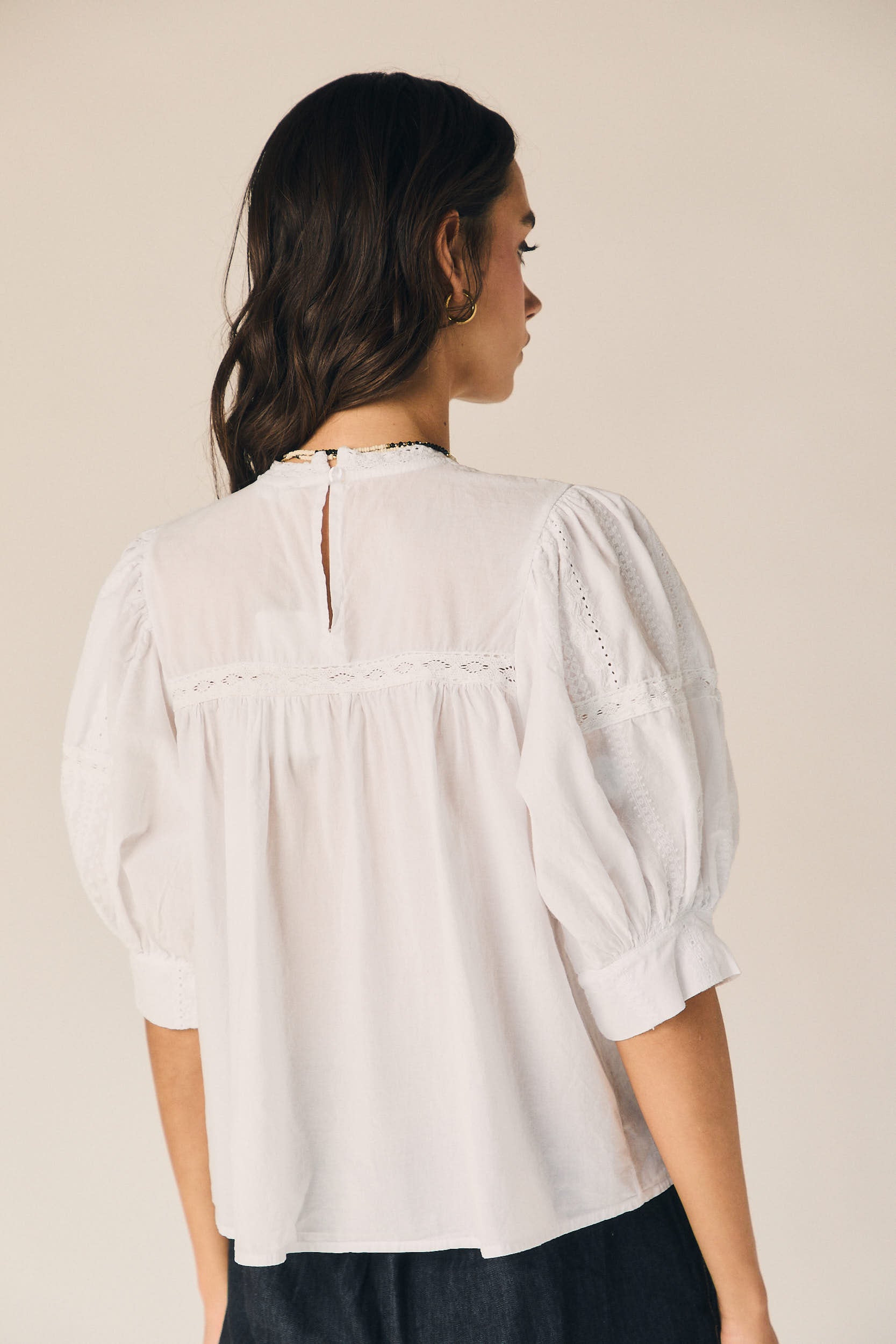 Blouse dentelle à plis nervures blanche