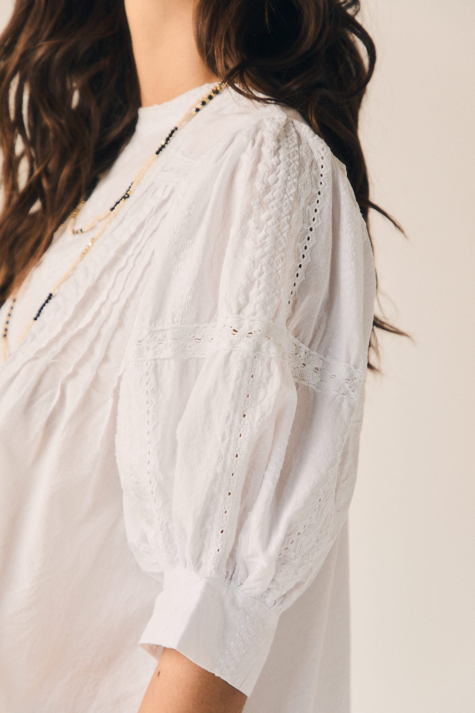 Blouse dentelle à plis nervures blanche