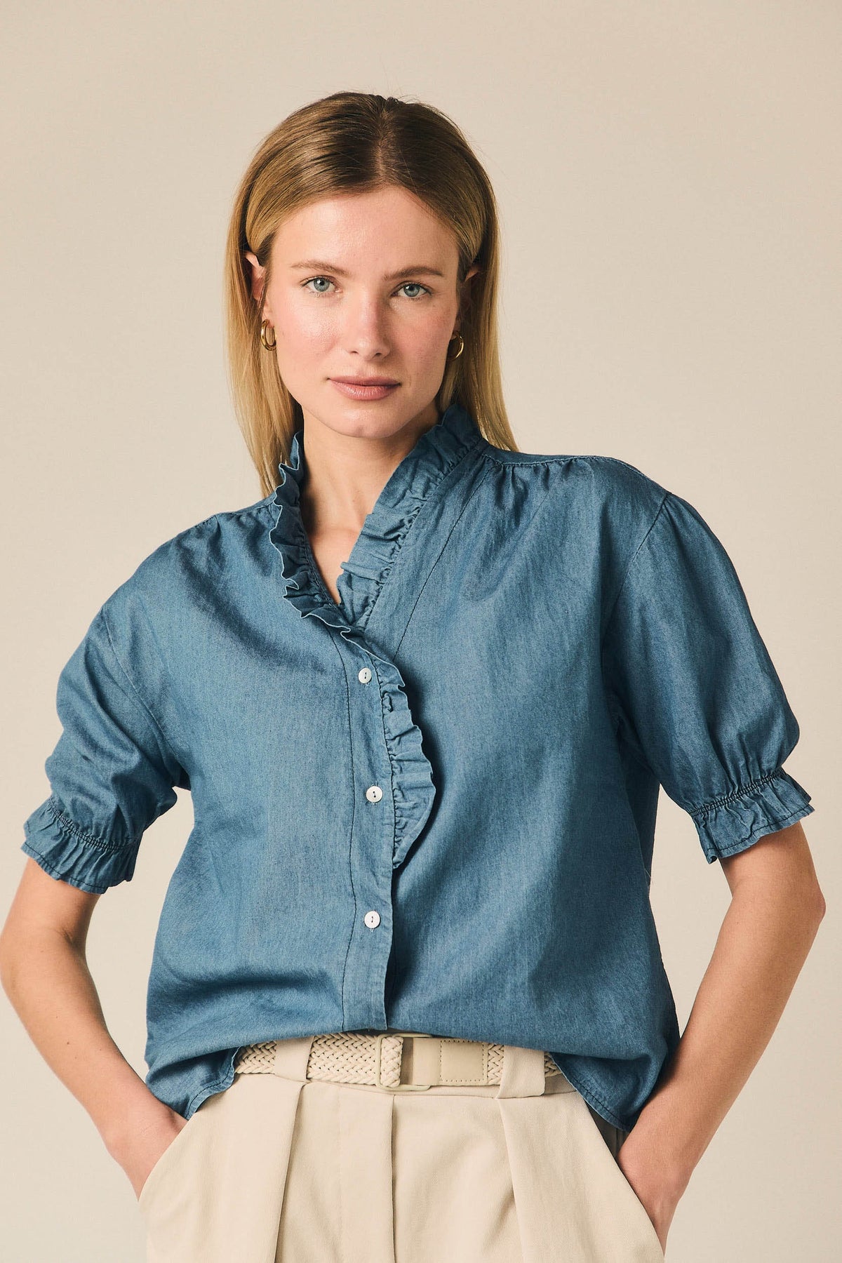 Chemise chambray à manches courtes et volants bleu