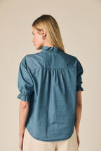 Chemise chambray à manches courtes et volants bleu