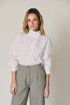 Chemise unie avec boutons recouverts blanc