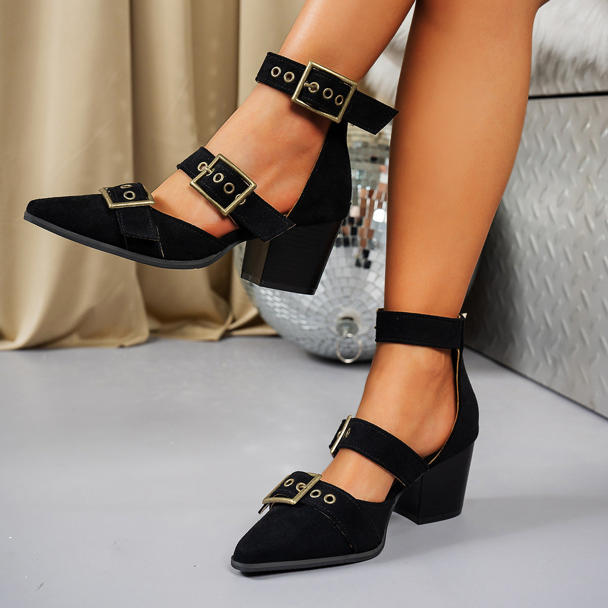 Vivienne | Escarpins en daim avec boucles vintage