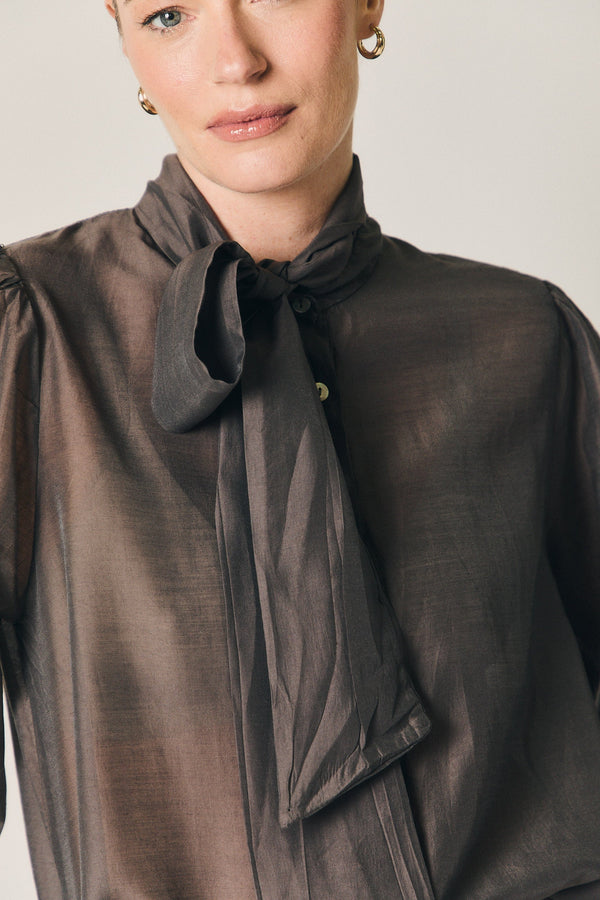 Blouse fine avec nœud marron
